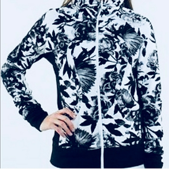 lululemon athletica Jackets & Blazers - Lululemon Brisk Bloom Jacket